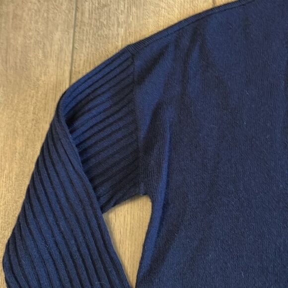 VINEYARD VINES WOOL AND CASHMERE BLEND NAVY V MECK SWEATER SIZE XS - Picture 3 of 5